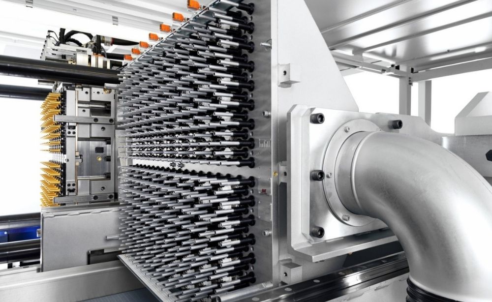 Un succes remarcabil pentru NETSTAL: noua mașină de injecție pentru producția preformelor PET-LINE Side-Entry