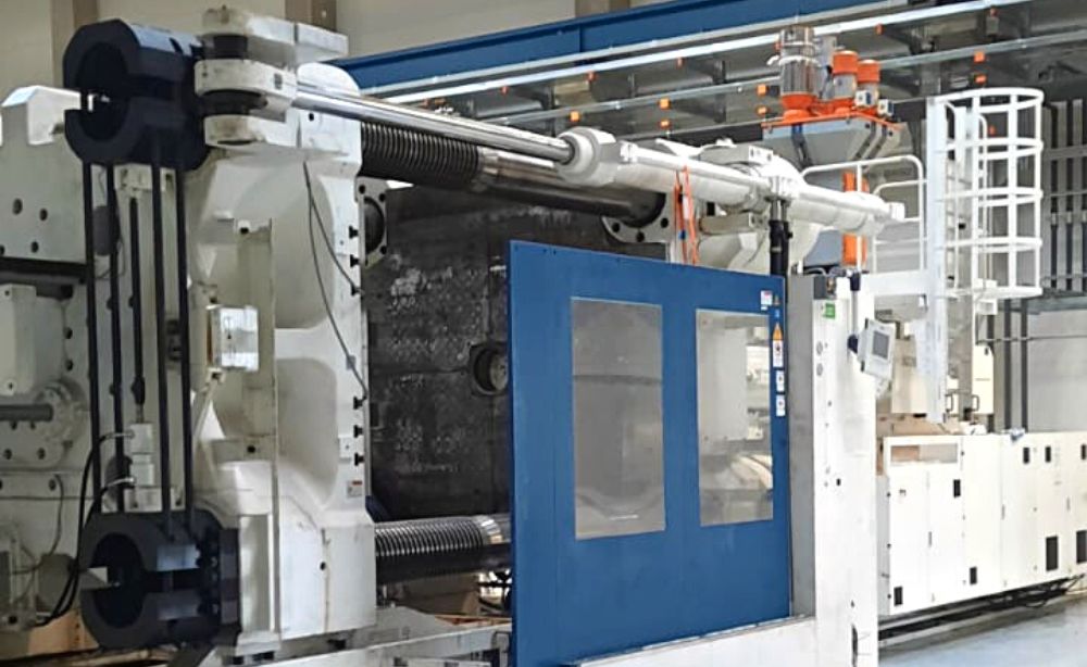 Proiect relocare industrială utilaje de injecție mase plastice - linie de producție componente auto